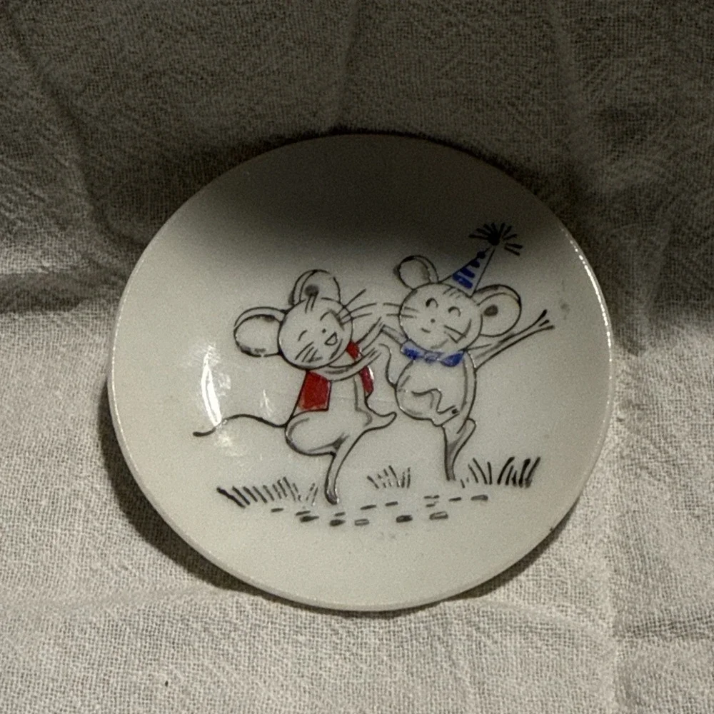 Child's‎ Tea set Dancing Mice Motif (vintage) Teapot,creamer,sugar,2cups&saucers